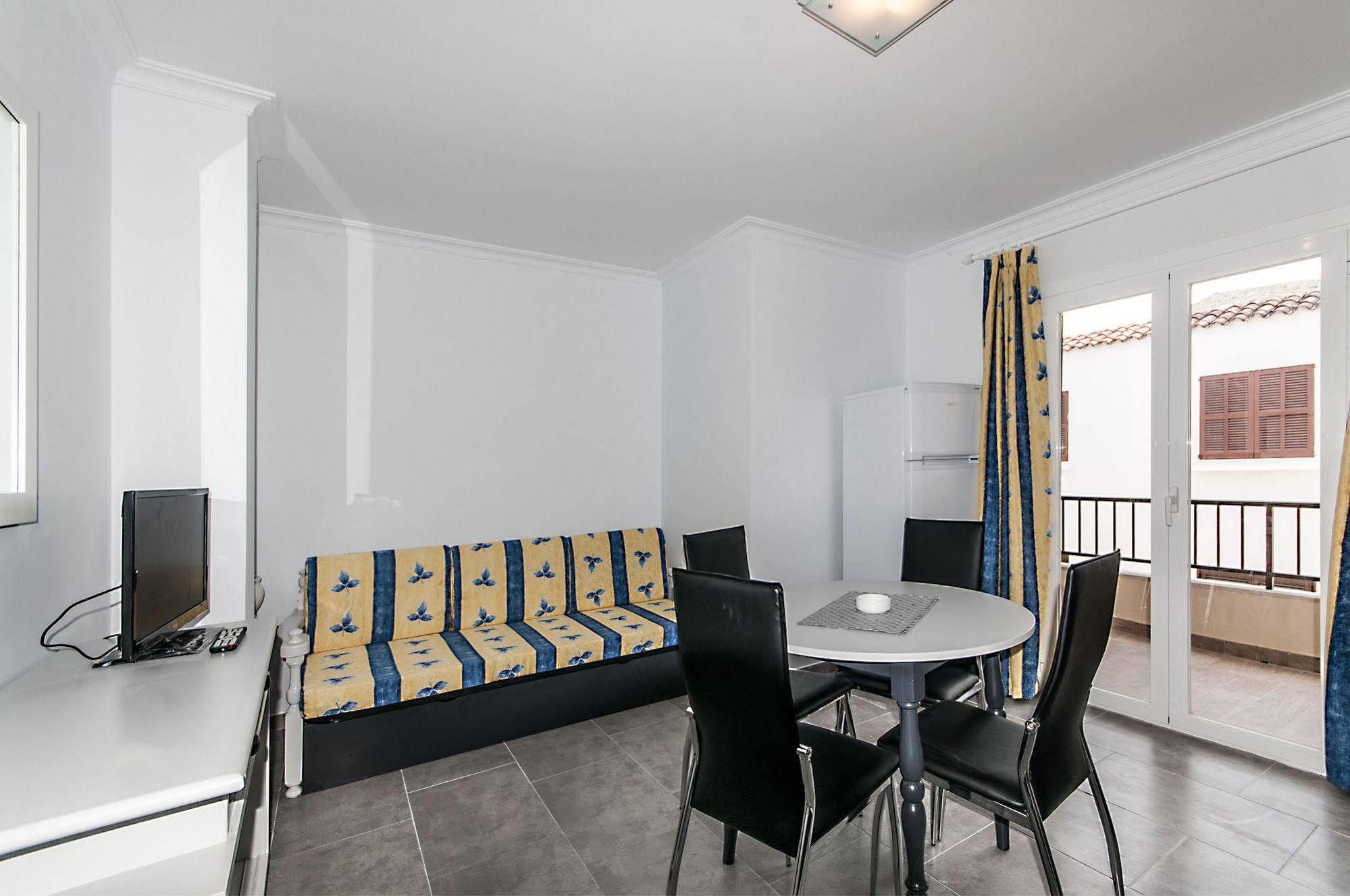 Alcudia Apartments 阿尔库迪亚港 外观 照片